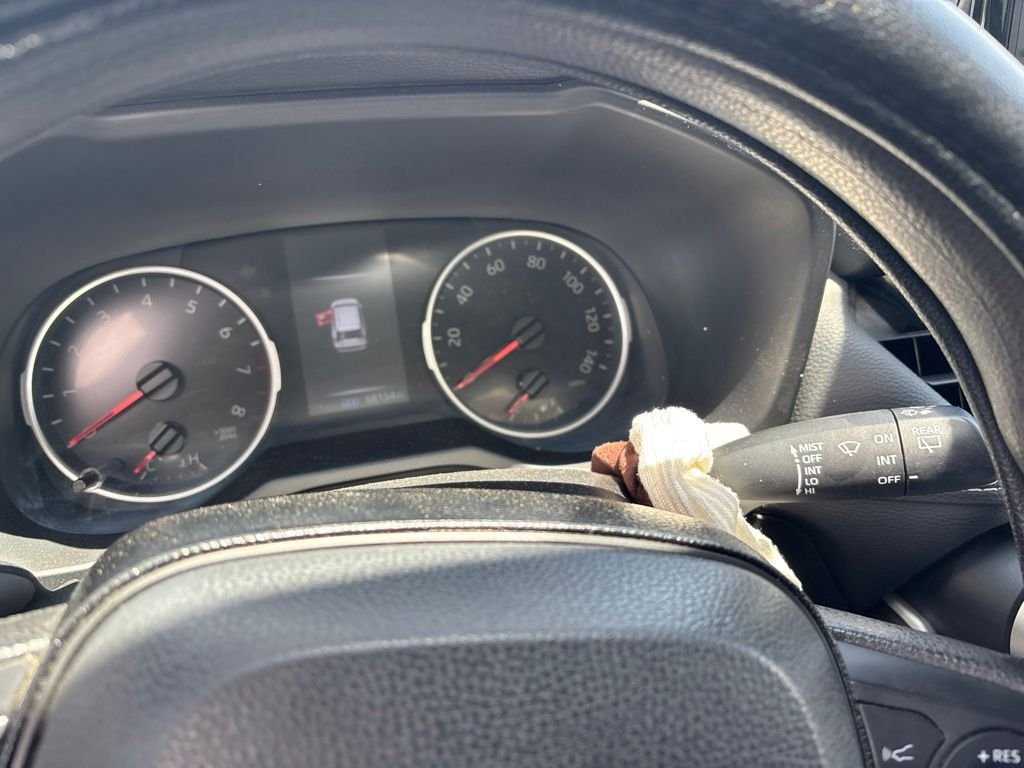Used 2021 White Toyota LE image 17