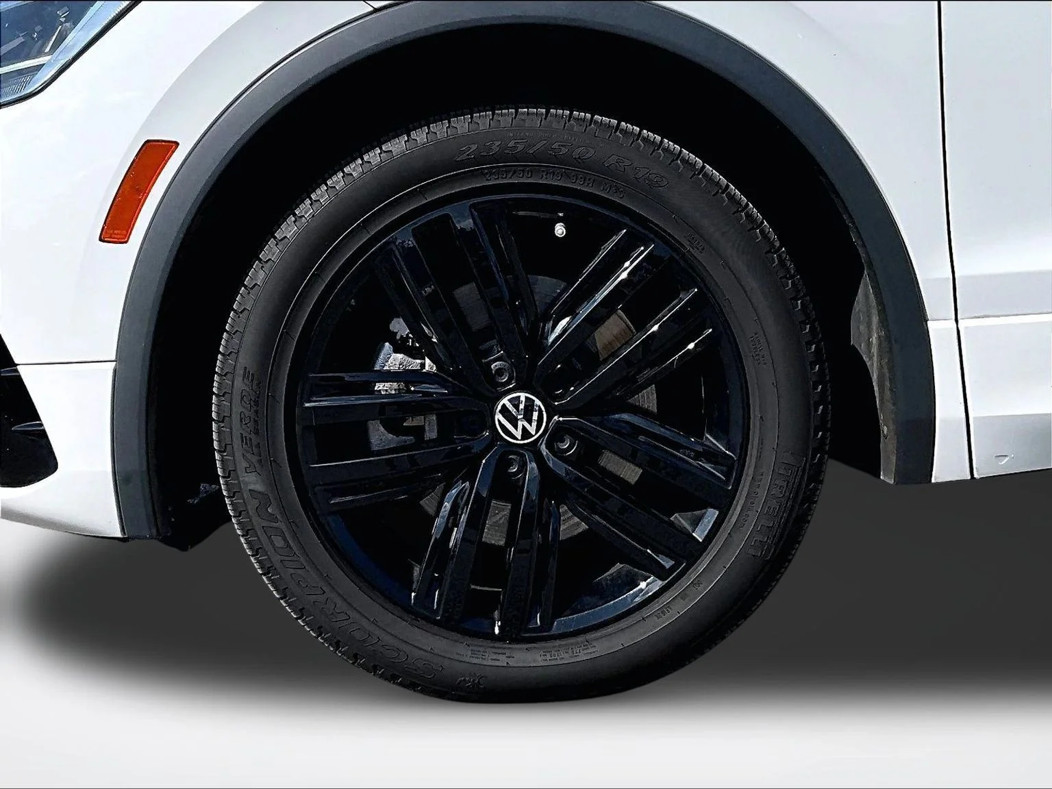 Used 2022 White Volkswagen 2.0T SE R-Line Black image 10