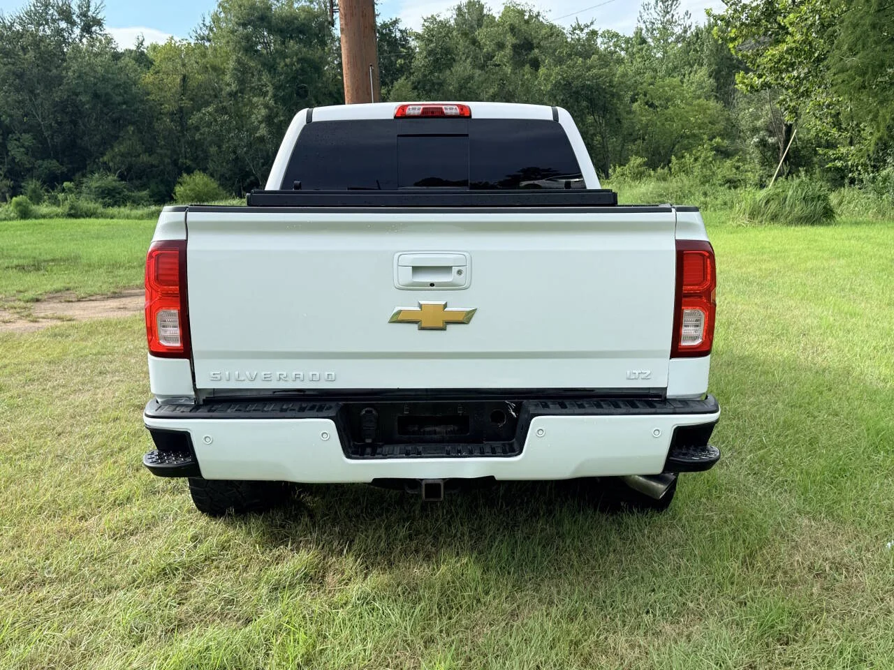 Used 2017 White Chevrolet LTZ Z71 4x4 4dr Crew Cab 5.8 ft. SB image 4