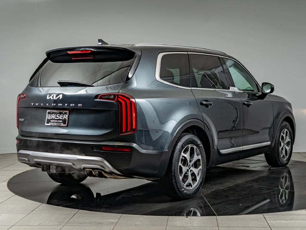 Used 2022 Gravity Gray Kia EX image 5