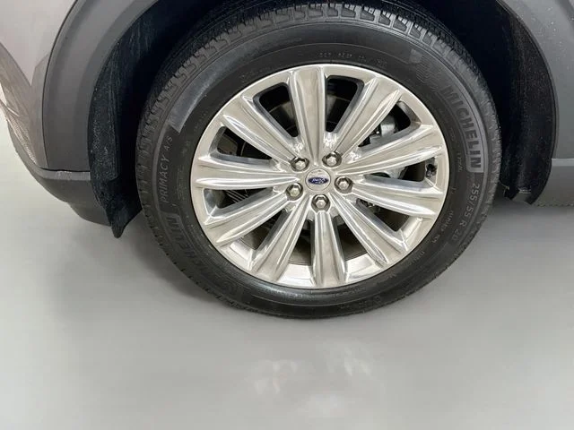 Used 2022 Gray Metallic Ford Limited image 33