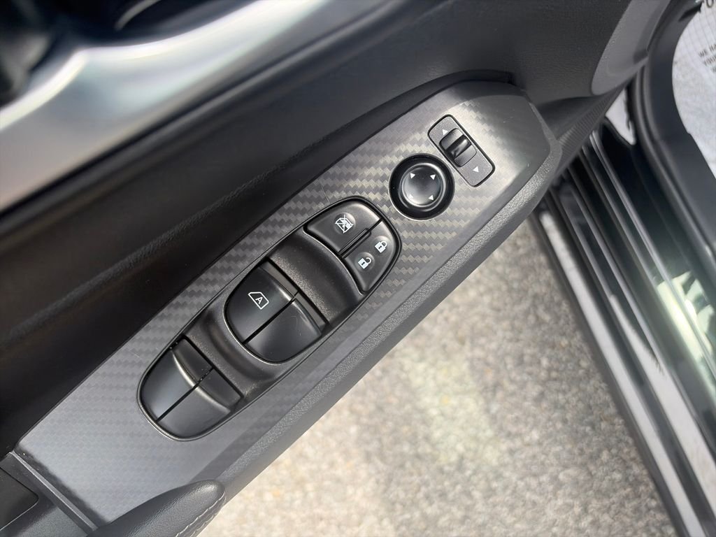 Used 2025 Super Black Nissan 2.5 SV image 12