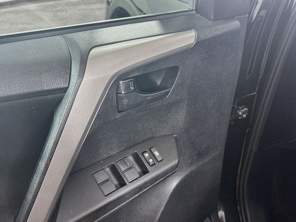 Used 2018 Gray Toyota LE image 16