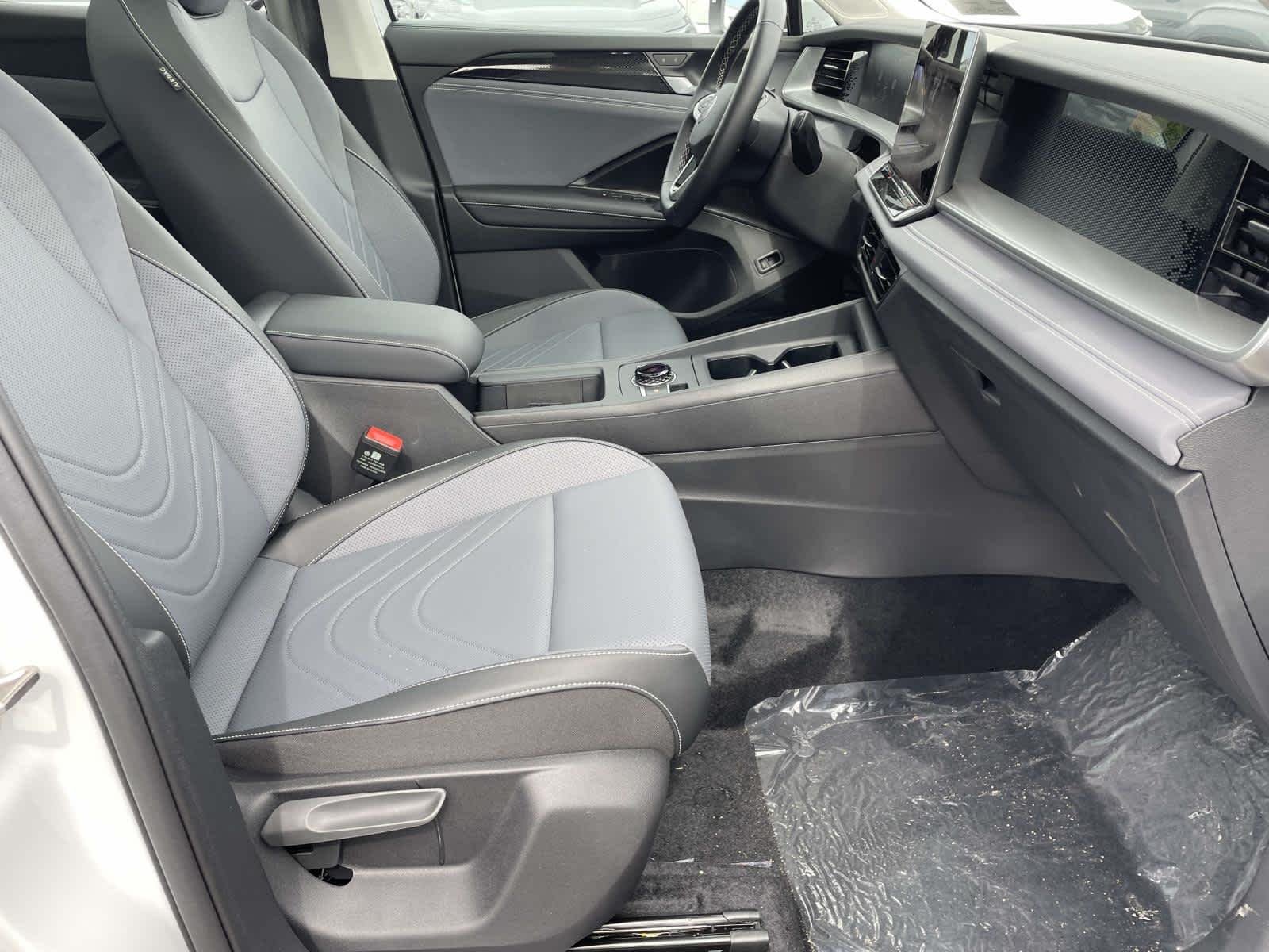 New 2026 Pure White Volkswagen SE image 20