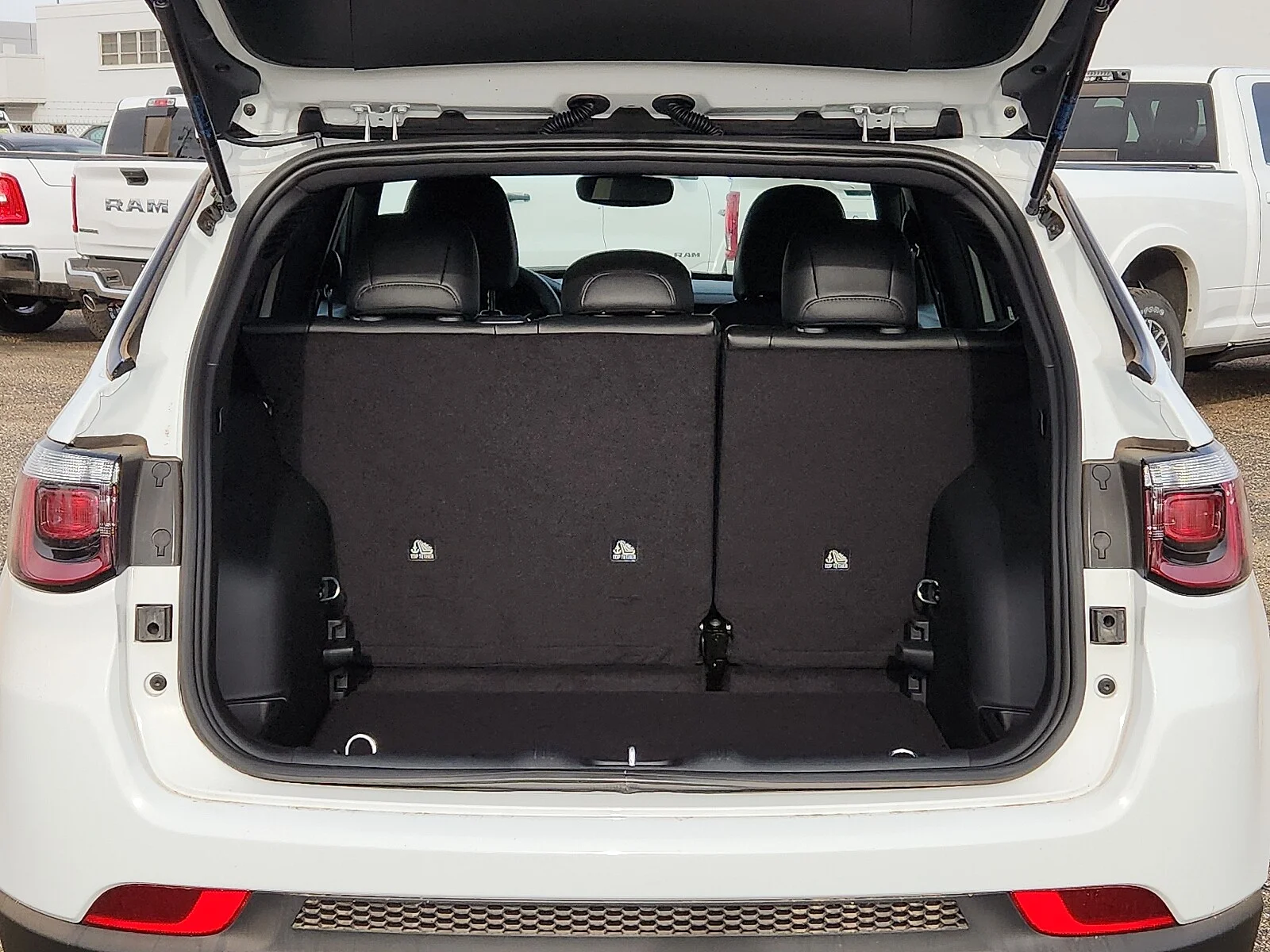 New 2026 White Jeep LATITUDE ALTITUDE 4X4 image 9