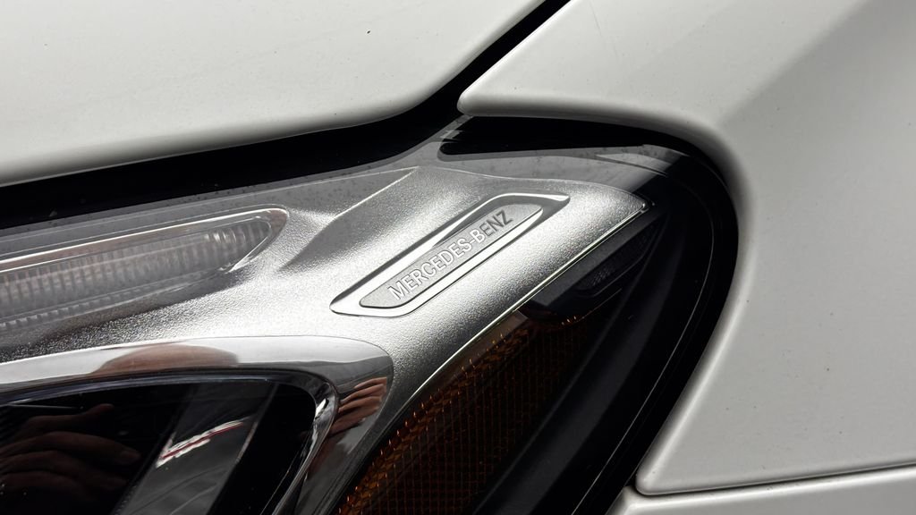 Used 2025 White Mercedes-Benz GLC 300 image 6
