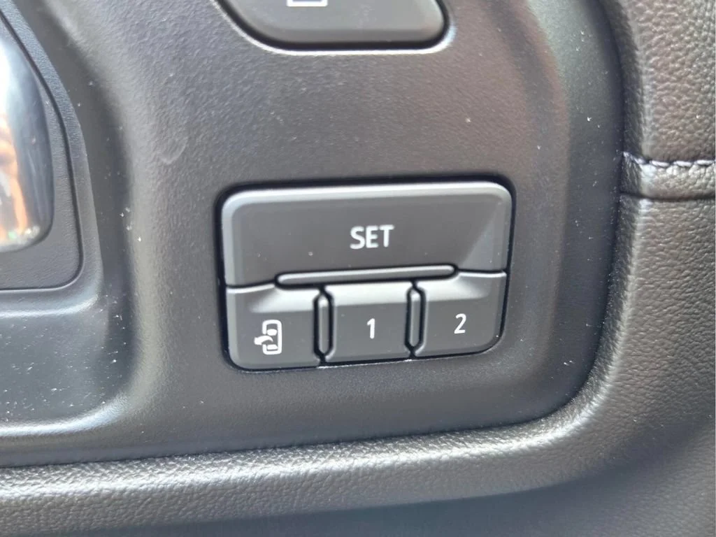 Used 2020 Black Chevrolet High Country image 33