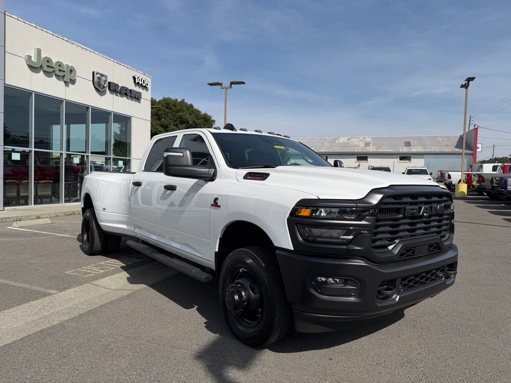 New 2026 Bright White Clear-Coat Exterior Paint RAM Tradesman image 7