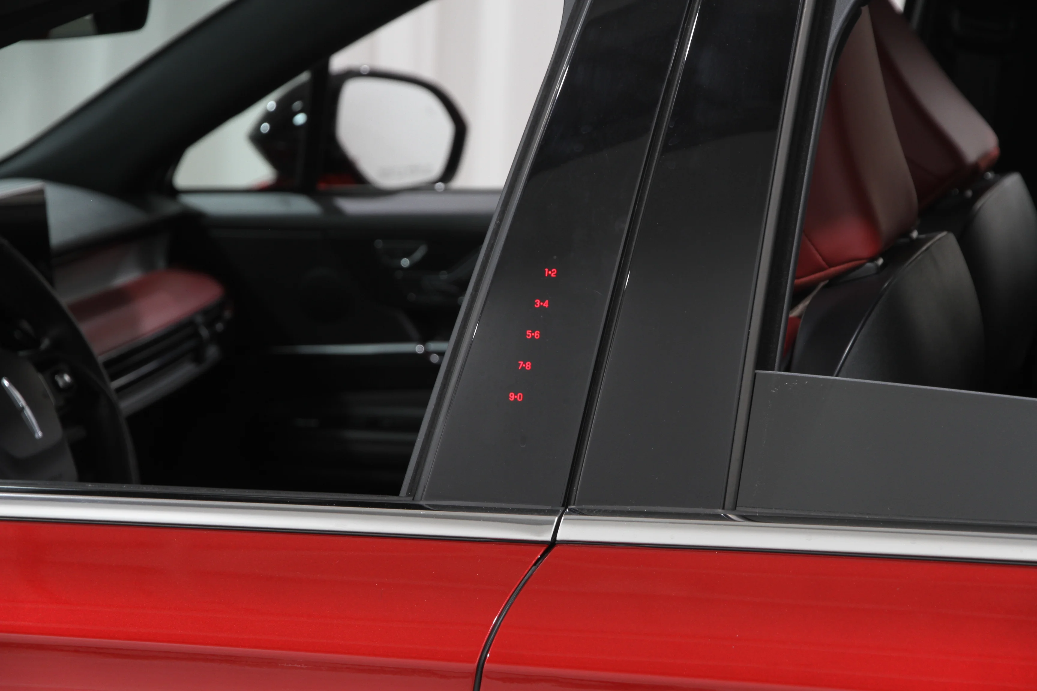 Used 2023 RED Lincoln Reserve image 4