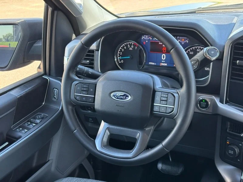Used 2023 Agate Black Metallic Ford XLT image 12