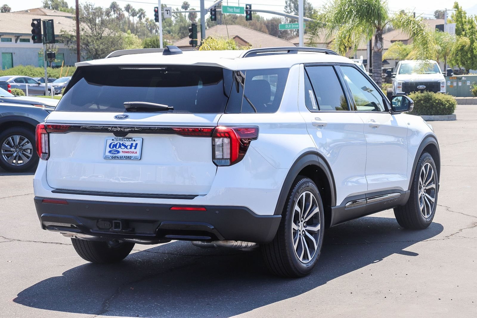 New 2026 Star White Metallic Tri-Coat Ford ST-Line image 4
