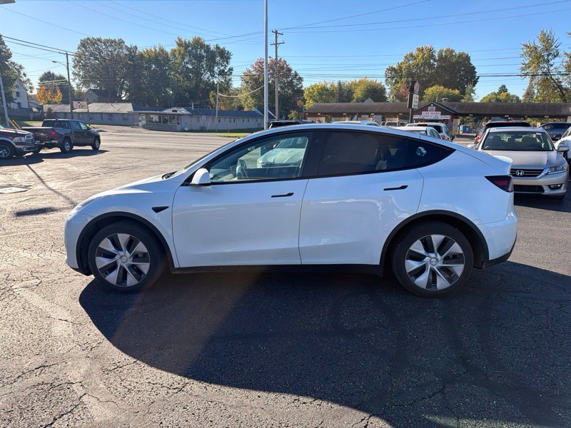 Used 2022  Tesla Long Range image 4