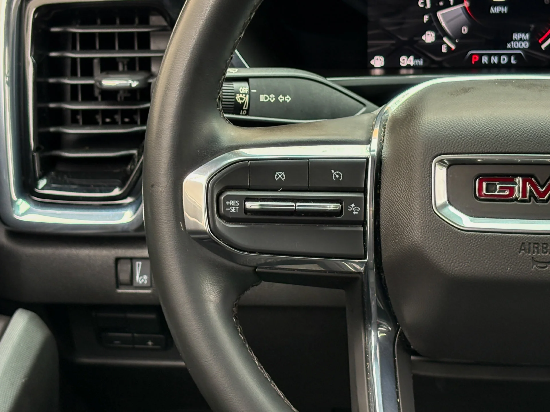 Used 2023 White GMC Elevation image 18