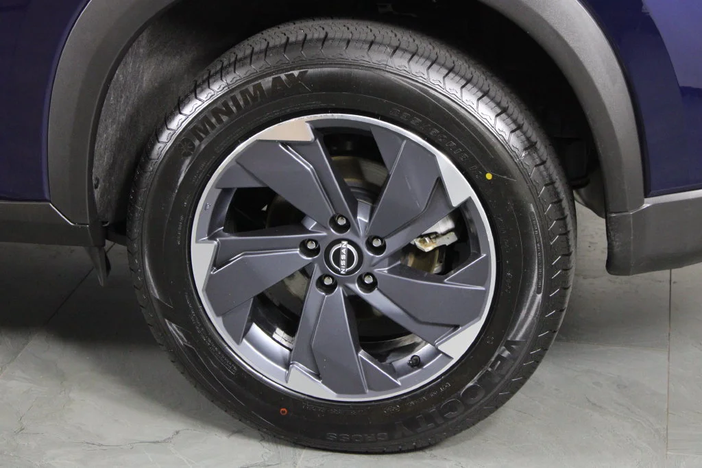 2025 Nissan Rogue SV - Photo 13