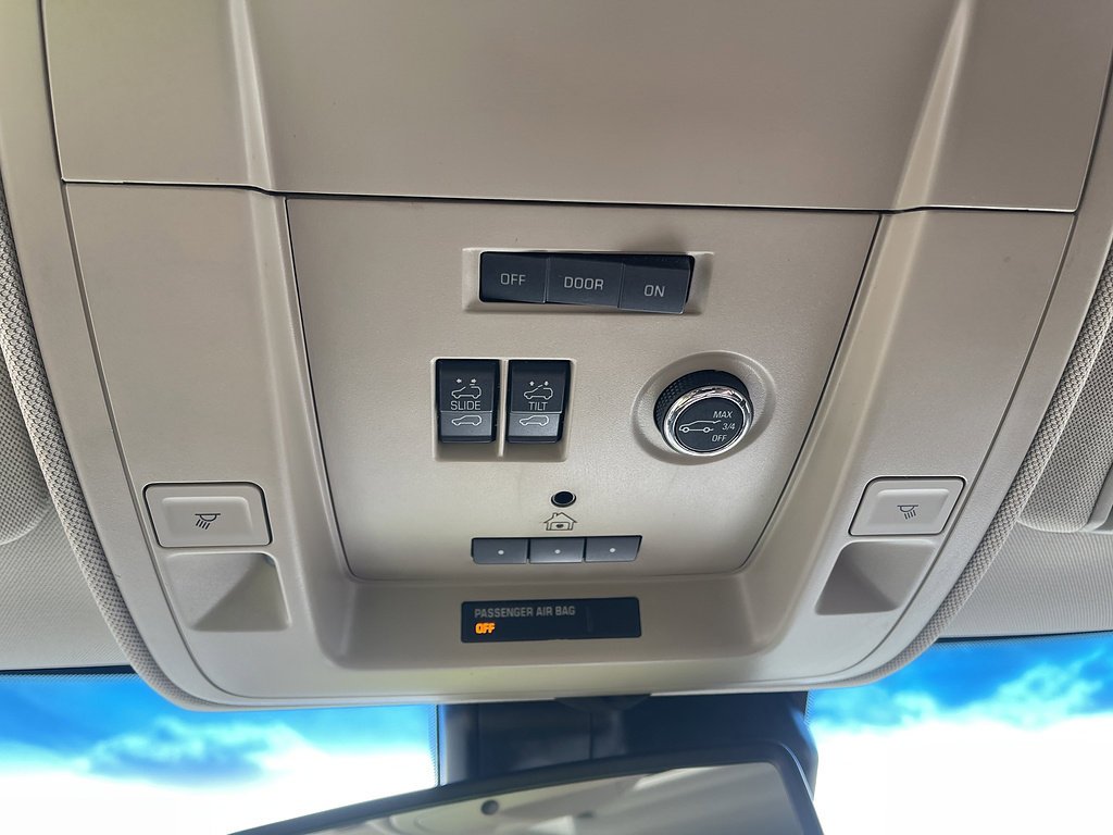 Used 2015 WHITE DIAMOND TRICOAT Chevrolet LTZ image 41
