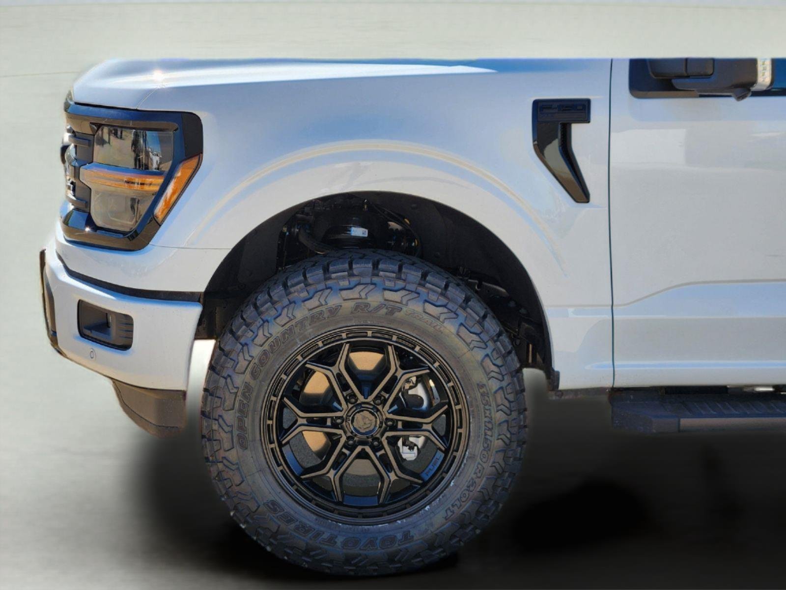 New 2026 Oxford White Ford XLT image 6