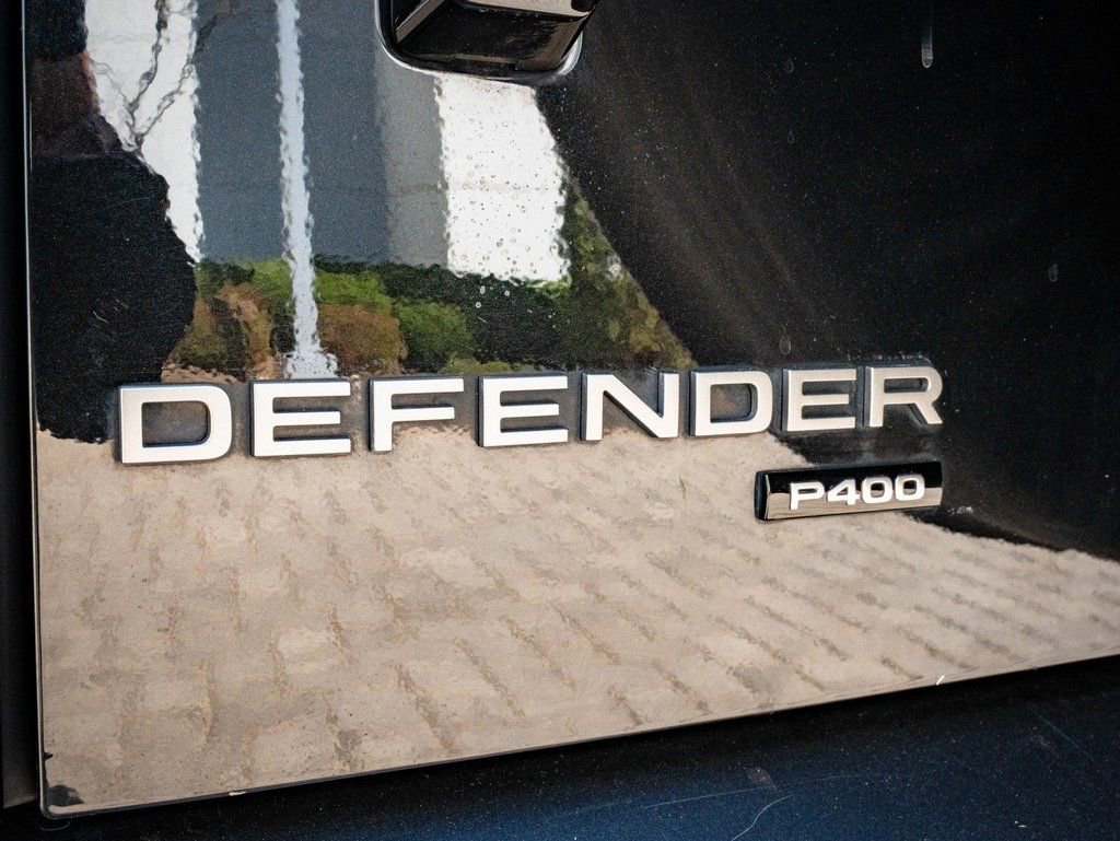 Used 2023 Black Land Rover X-Dynamic SE image 18