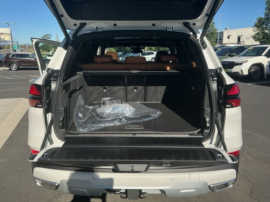 New 2026 White BMW xDrive50e image 23