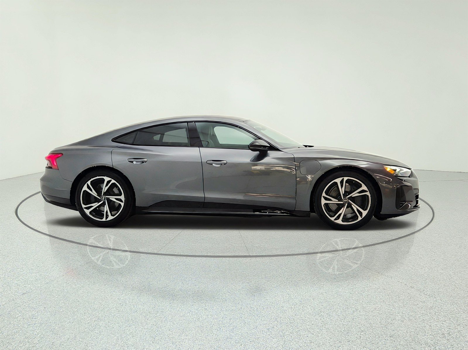 Used 2023 Daytona Gray Pearl Effect Audi Premium Plus quattro image 4