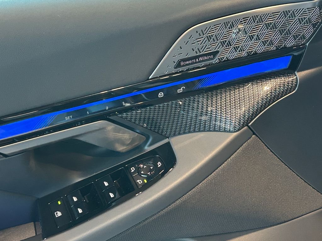 New 2027 Carbon Black Metallic BMW Base image 13