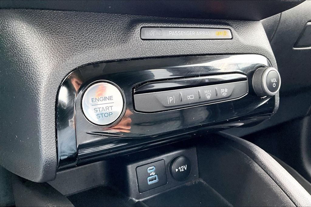 Used 2023 Black Metallic Ford Platinum image 21