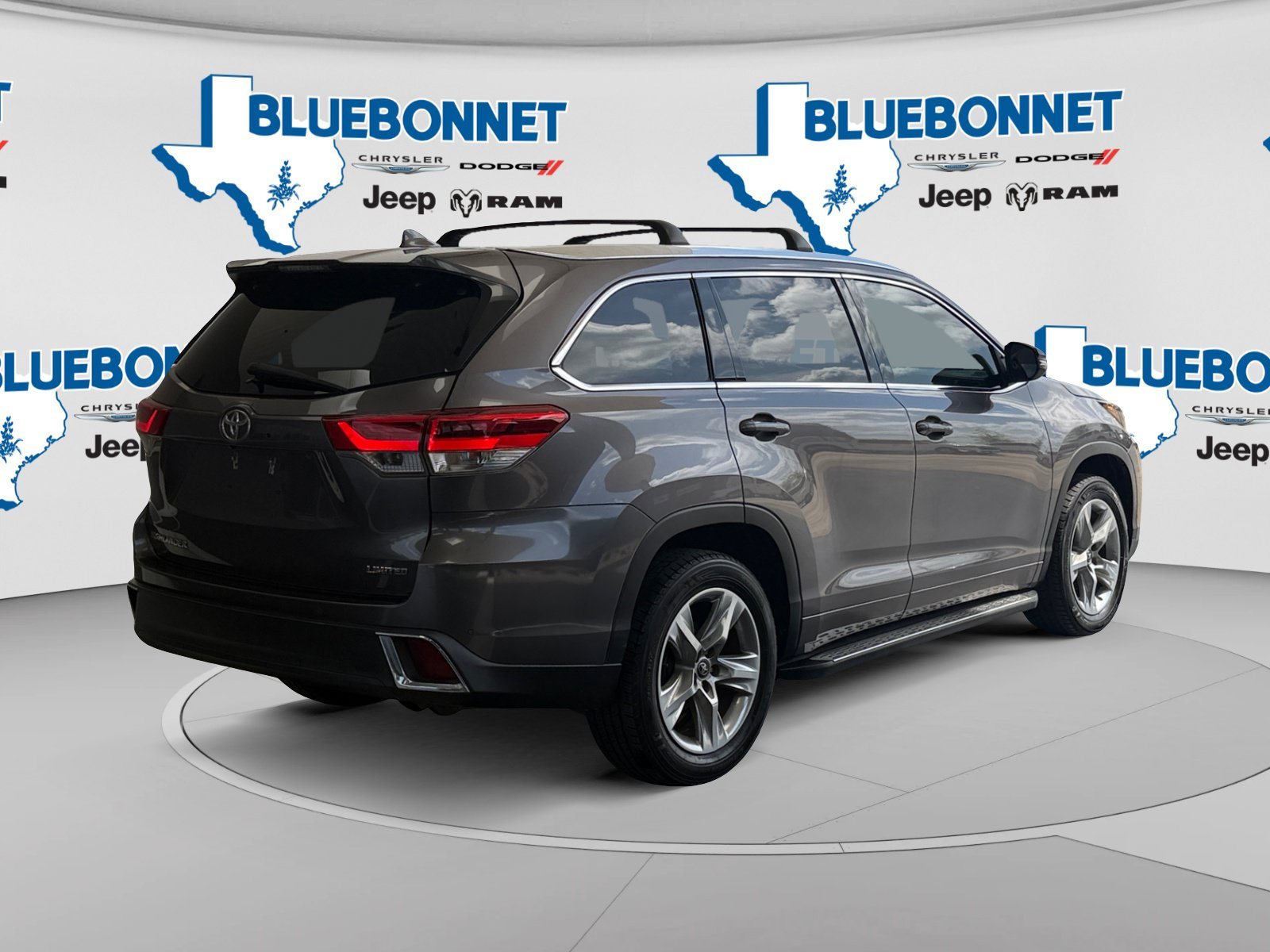 Used 2018 Gray Toyota  image 5