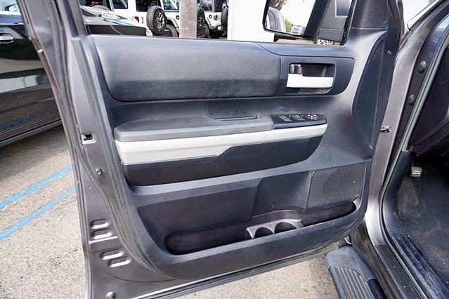 Used 2014  Toyota SR5 image 20