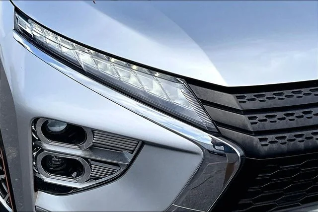 Used 2024 Silver Mitsubishi ES image 26
