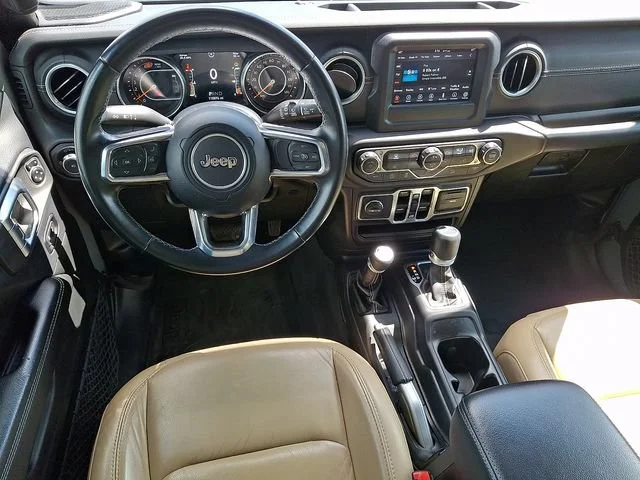 Used 2018 Gray Jeep Sahara 4x4 image 12