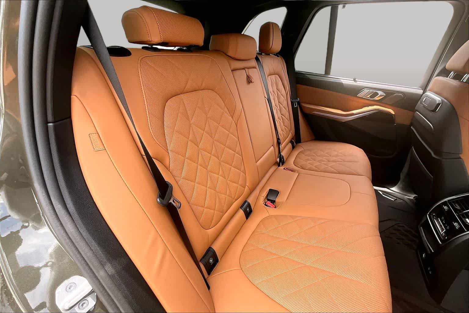 Used 2026 Manhattan Green Metallic BMW sDrive40i image 19