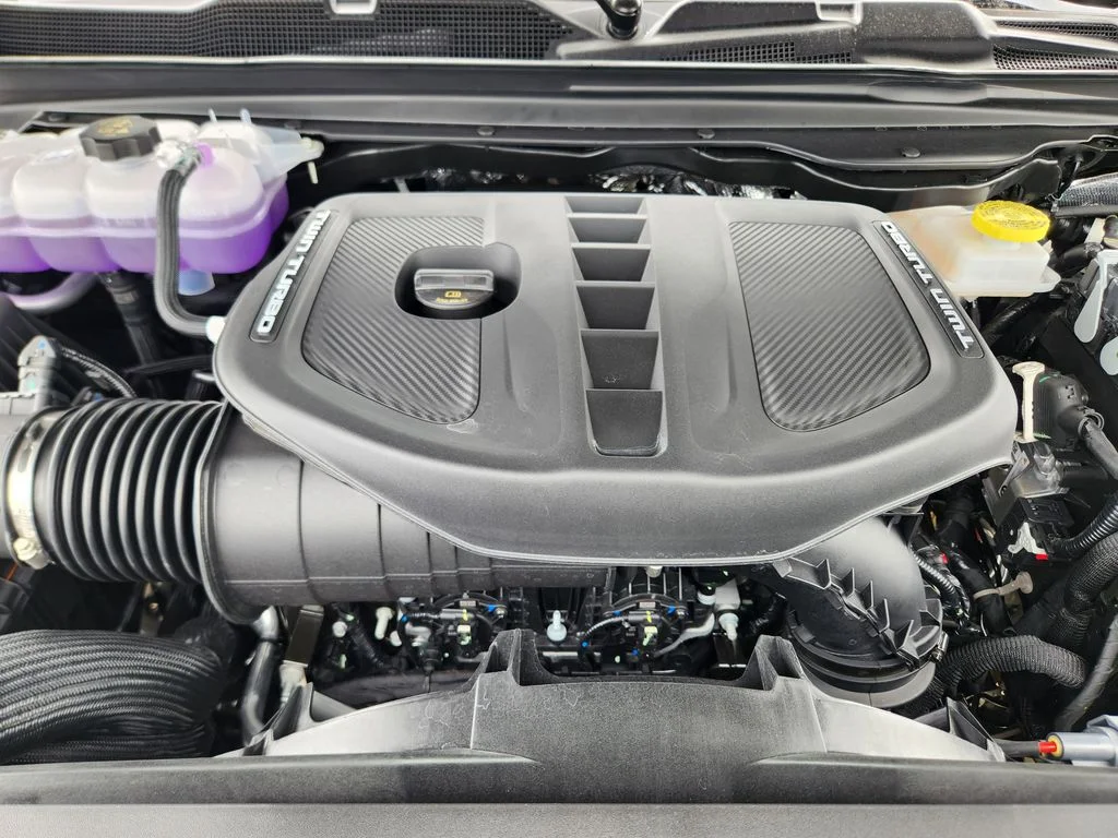 New 2026 Diamond Black Crystal Pearl-Coat Exterior Paint RAM Limited image 22