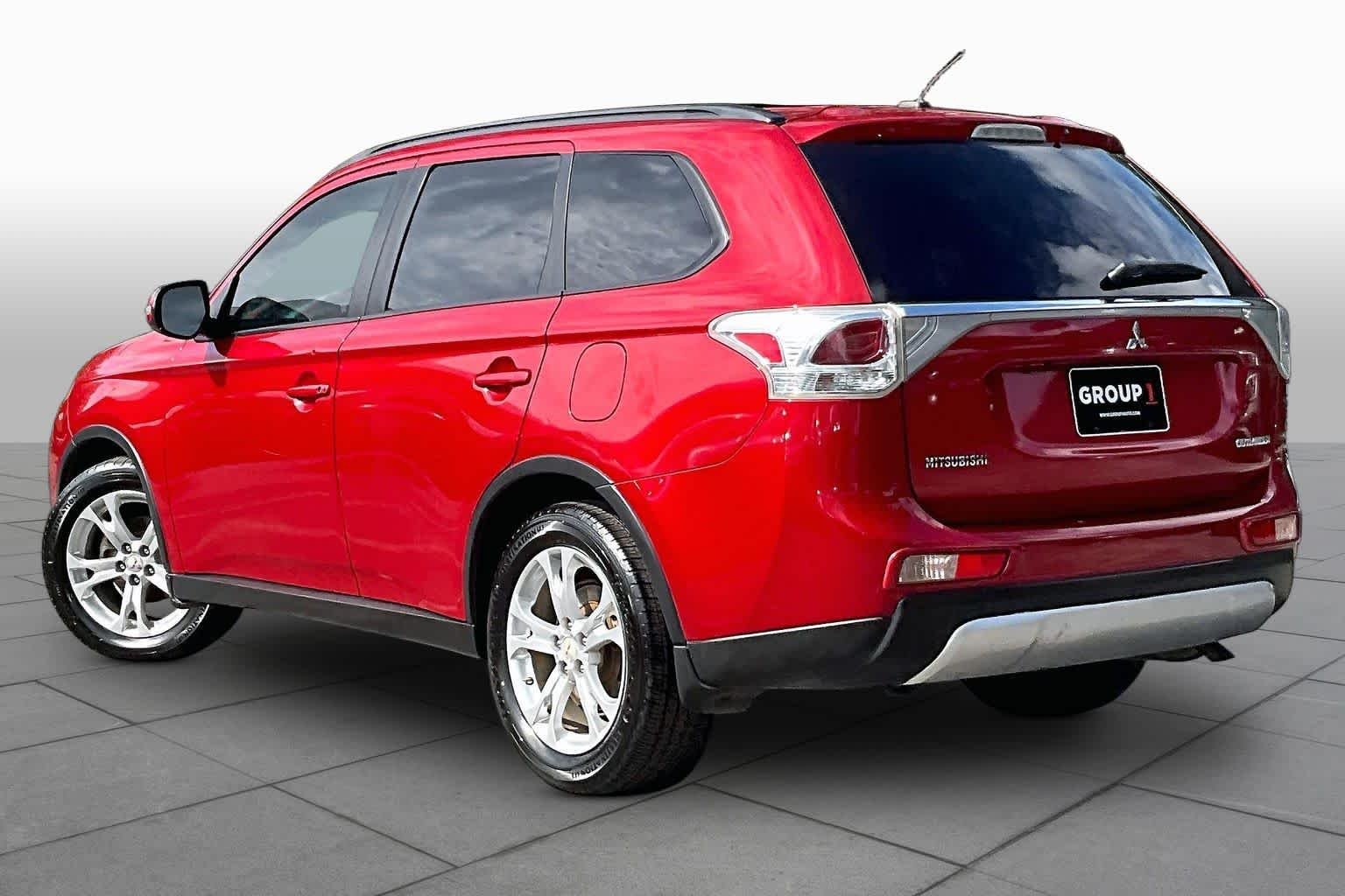 Used 2015 Rally Red Mitsubishi SE image 12