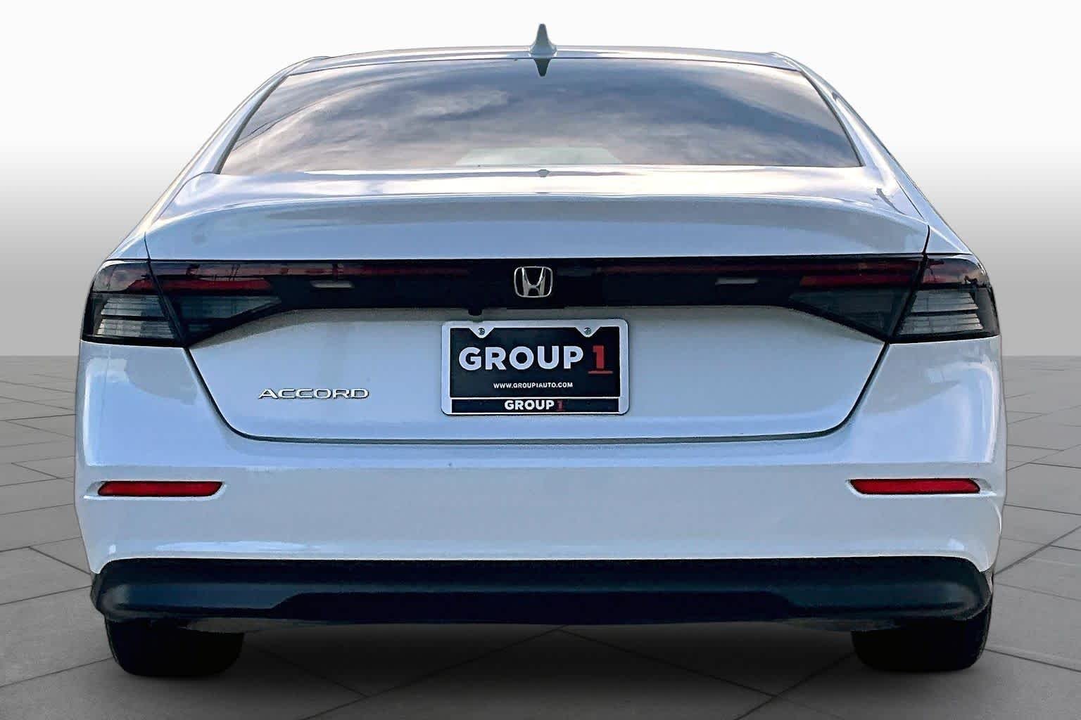 Used 2023 Platinum White Pearl Honda EX image 5