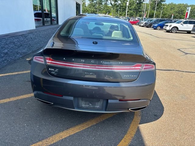 Used 2018 Gray Lincoln Premiere image 6