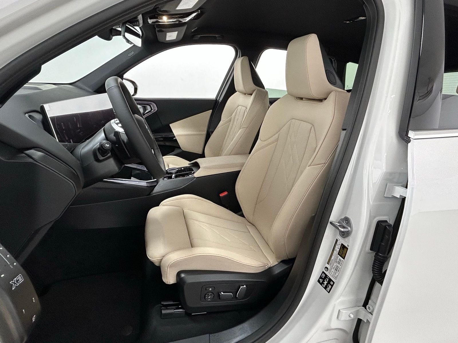 New 2026 Alpine White BMW 30 xDrive image 25