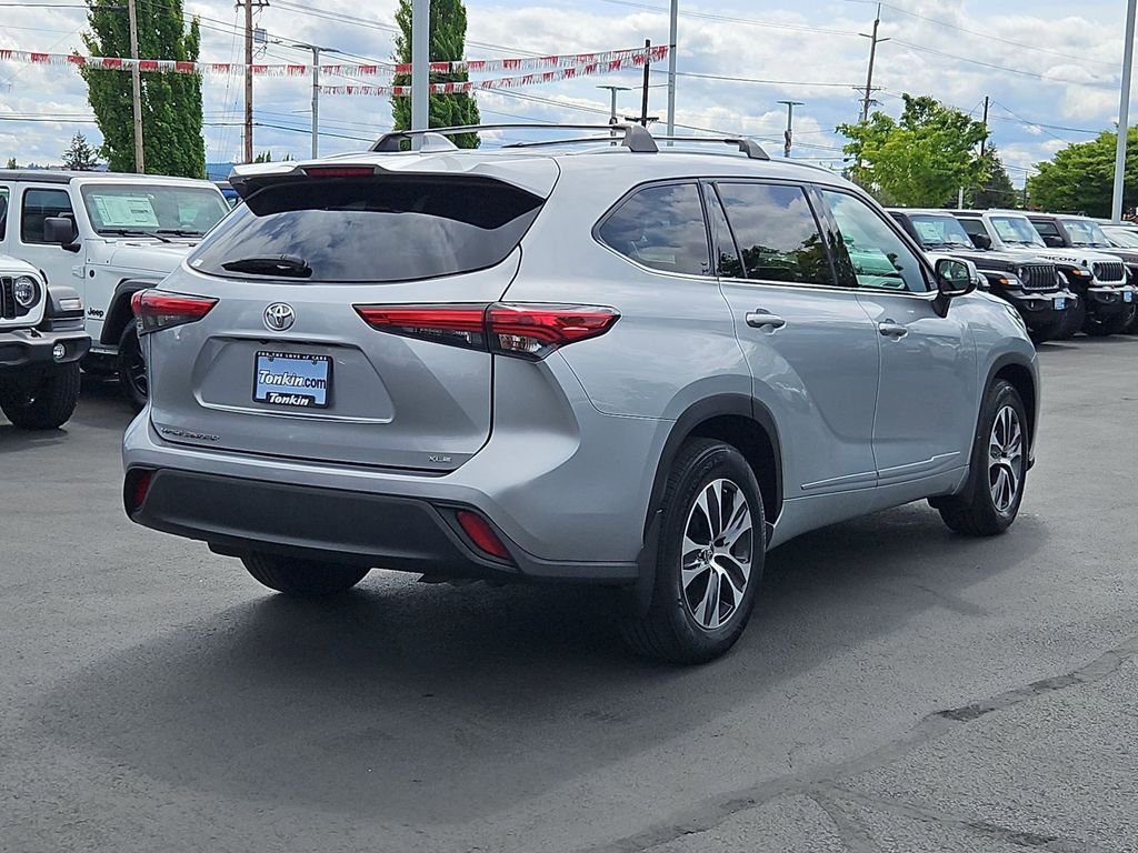 Used 2022 Celestial Silver Metallic Toyota XLE image 6