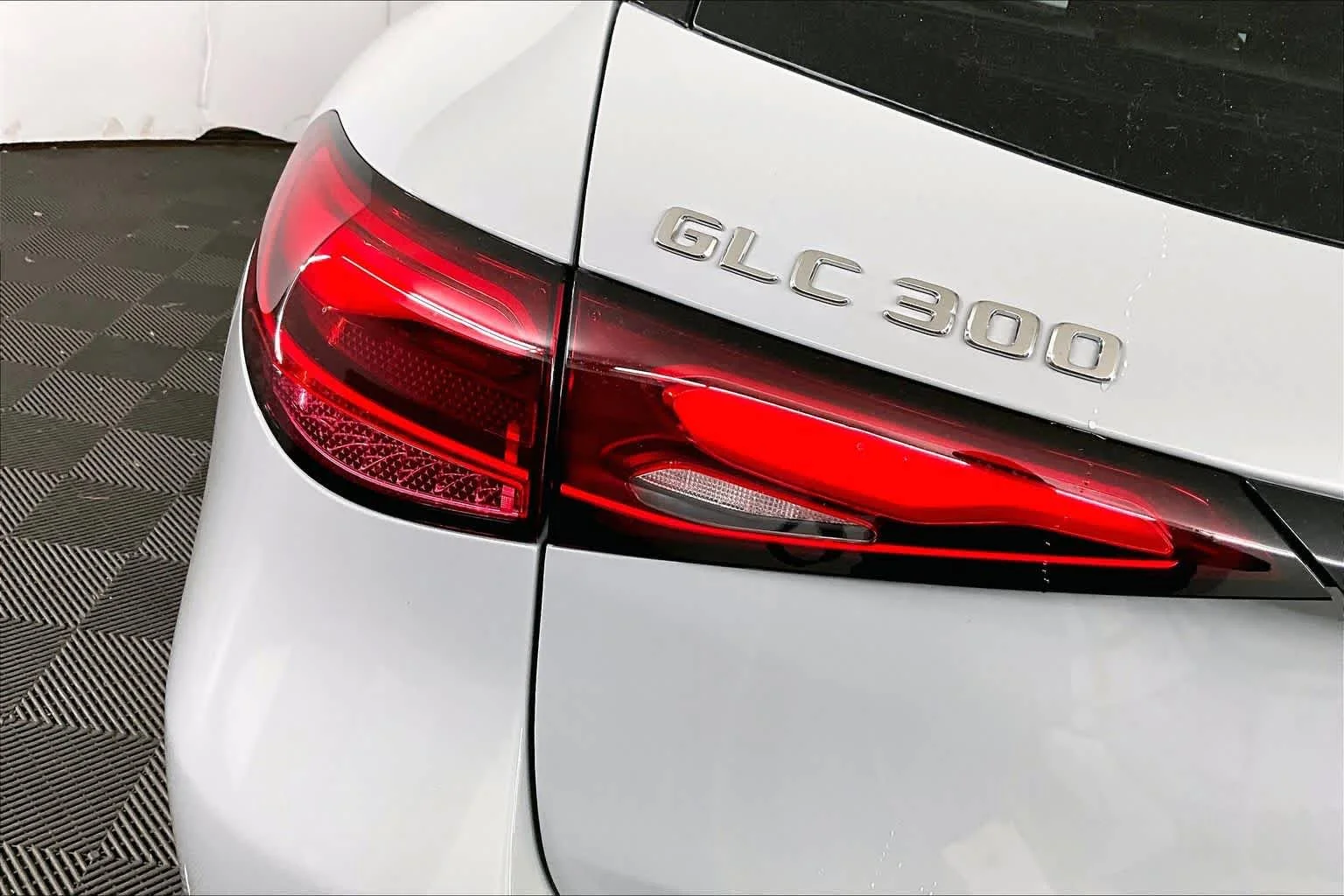 New 2026 MANUFAKTUR Alpine Grey Mercedes-Benz GLC 300 image 6