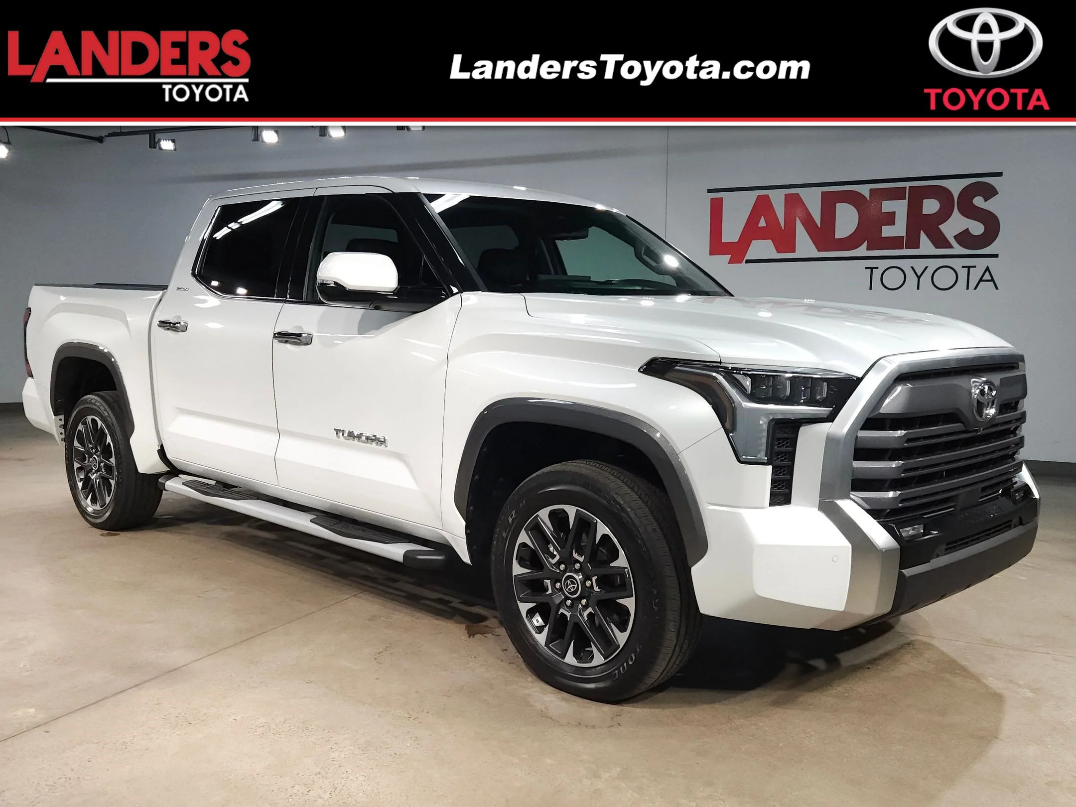 Tundra　1枚 Pre-Owned 2023 Toyota Tundra 4WD Limited Crew Cab Pickup in Little