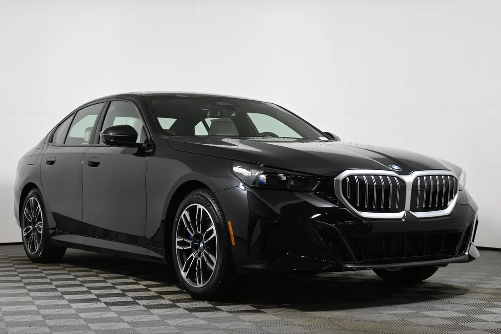 Used 2026 Black BMW 530i xDrive image 9