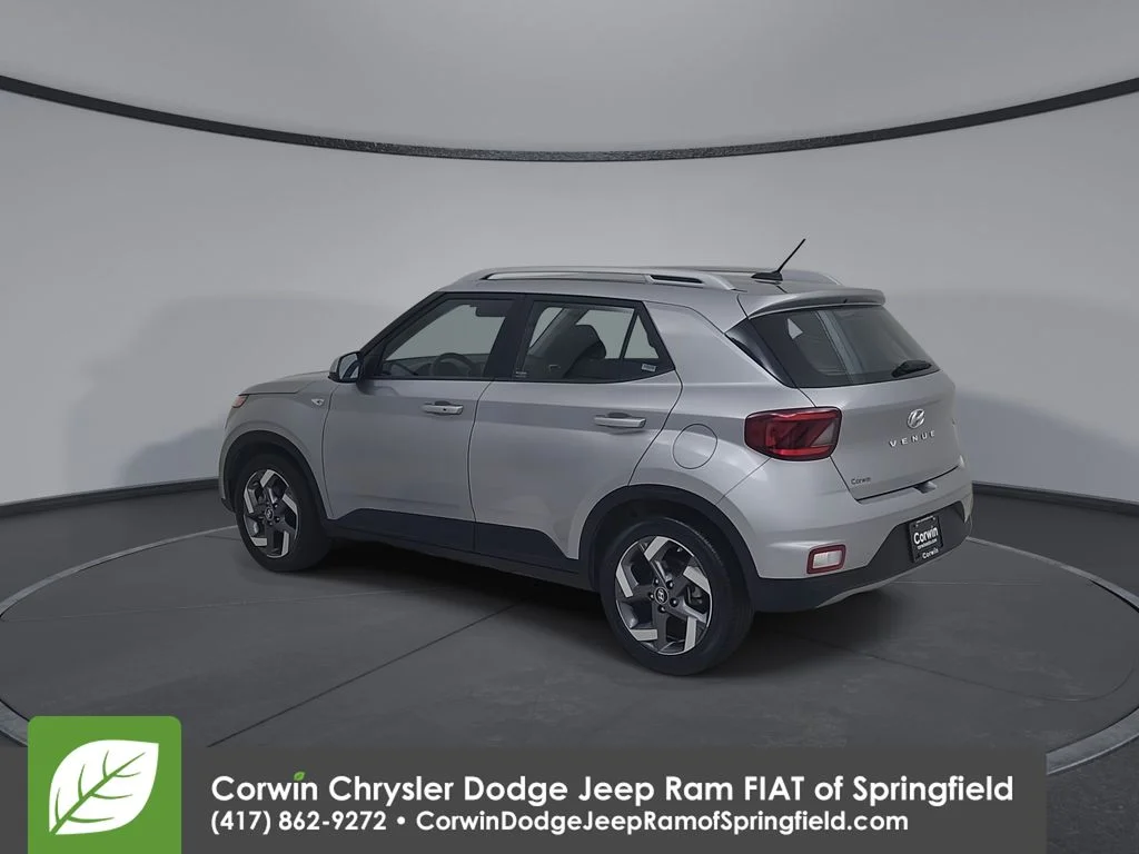 Used 2025 Silver Hyundai SEL image 11