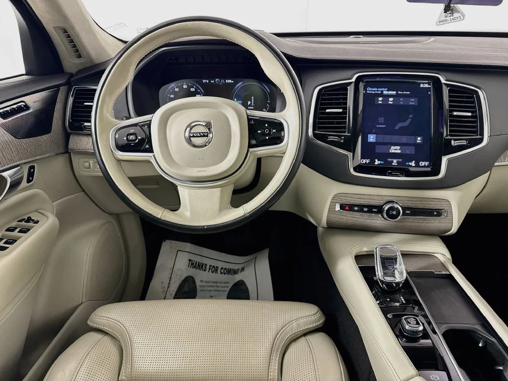 Used 2022 White Volvo T8 Inscription 6 Passenger image 28