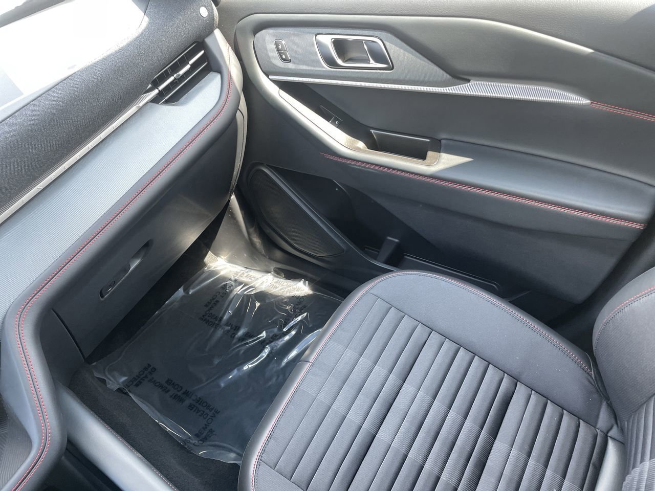 New 2026 Star White Metallic Tri-Coat Ford ST-Line image 15