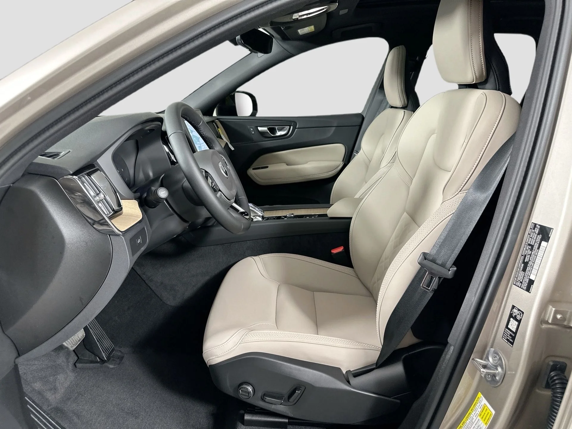 New 2026 Bright Dusk Volvo Plus image 22