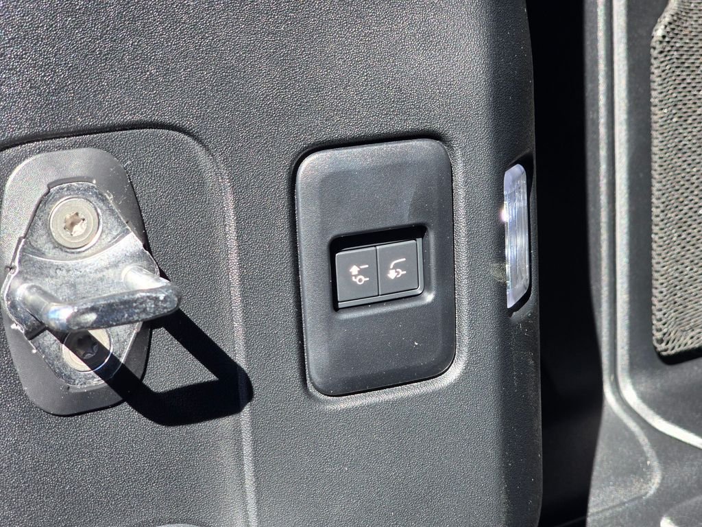 New 2026 Fuji White LAND ROVER X-Dynamic SE image 13