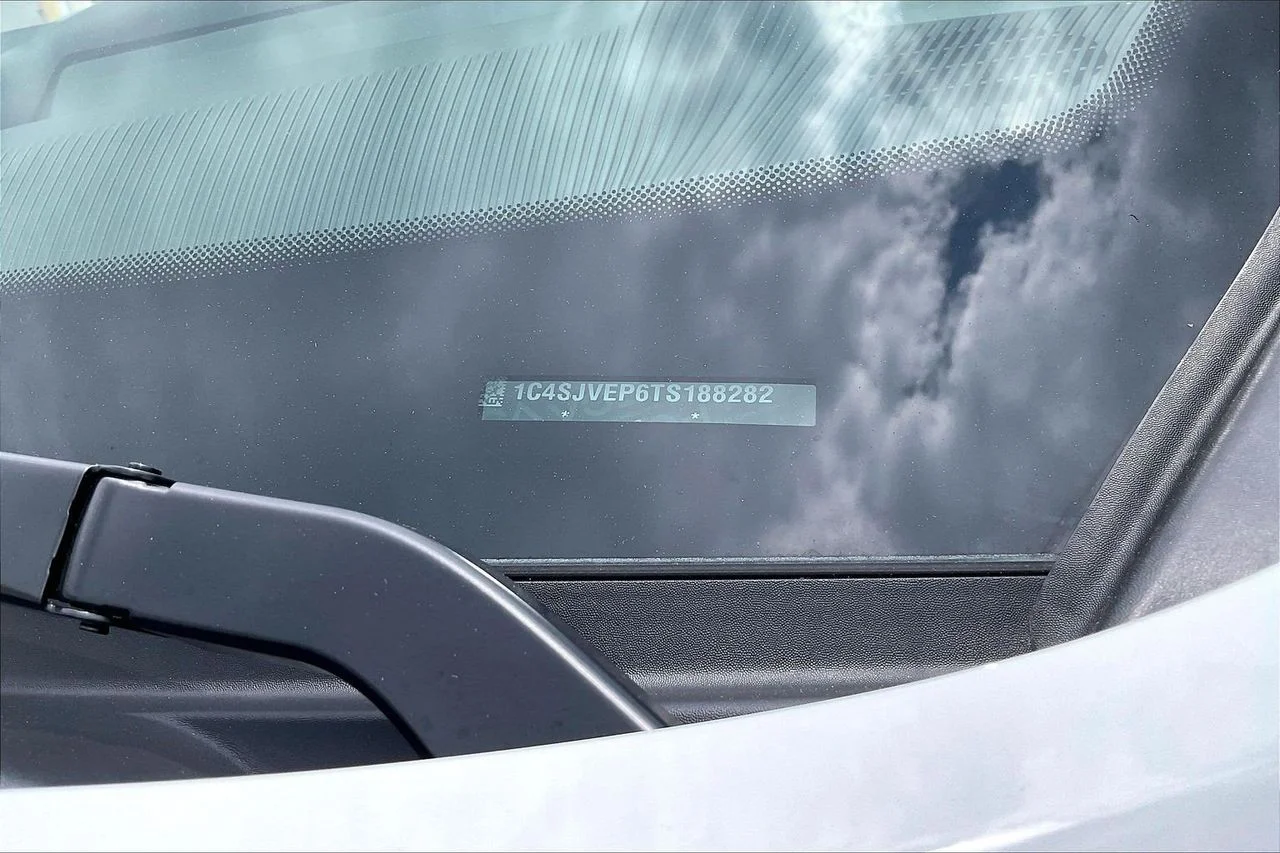 New 2026 Bright White Clearcoat Jeep Summit Obsidian image 40