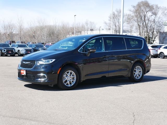 Used 2025 Chrysler Pacifica Select with VIN 2C4RC1BG5SR574875 for sale in White Bear Lake, Minnesota
