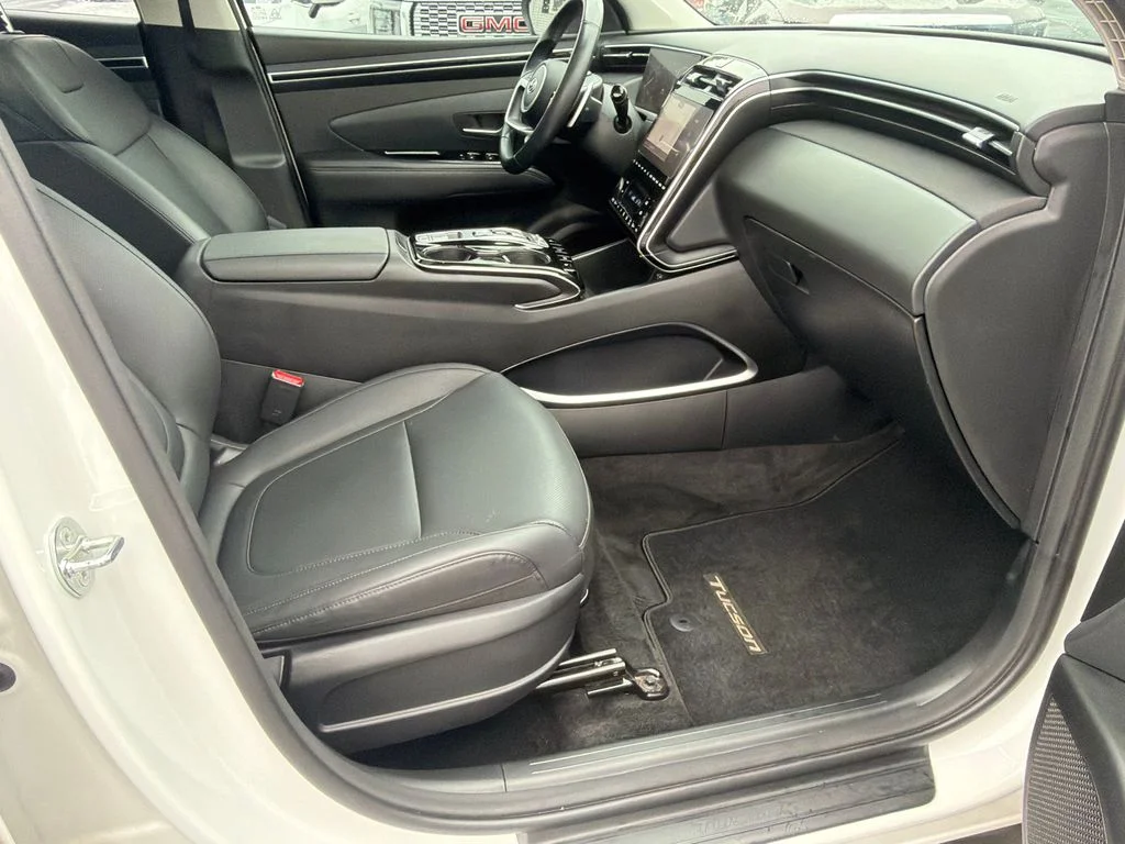 Used 2023 White Hyundai SEL Convenience image 13