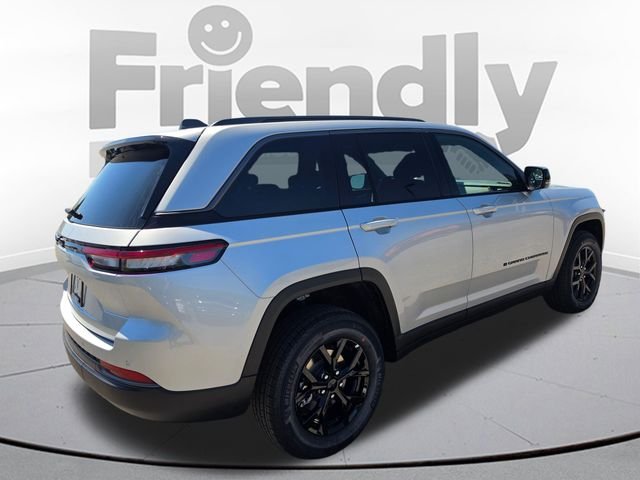 New 2026 Silver Zynith Exterior Paint Jeep Altitude image 5