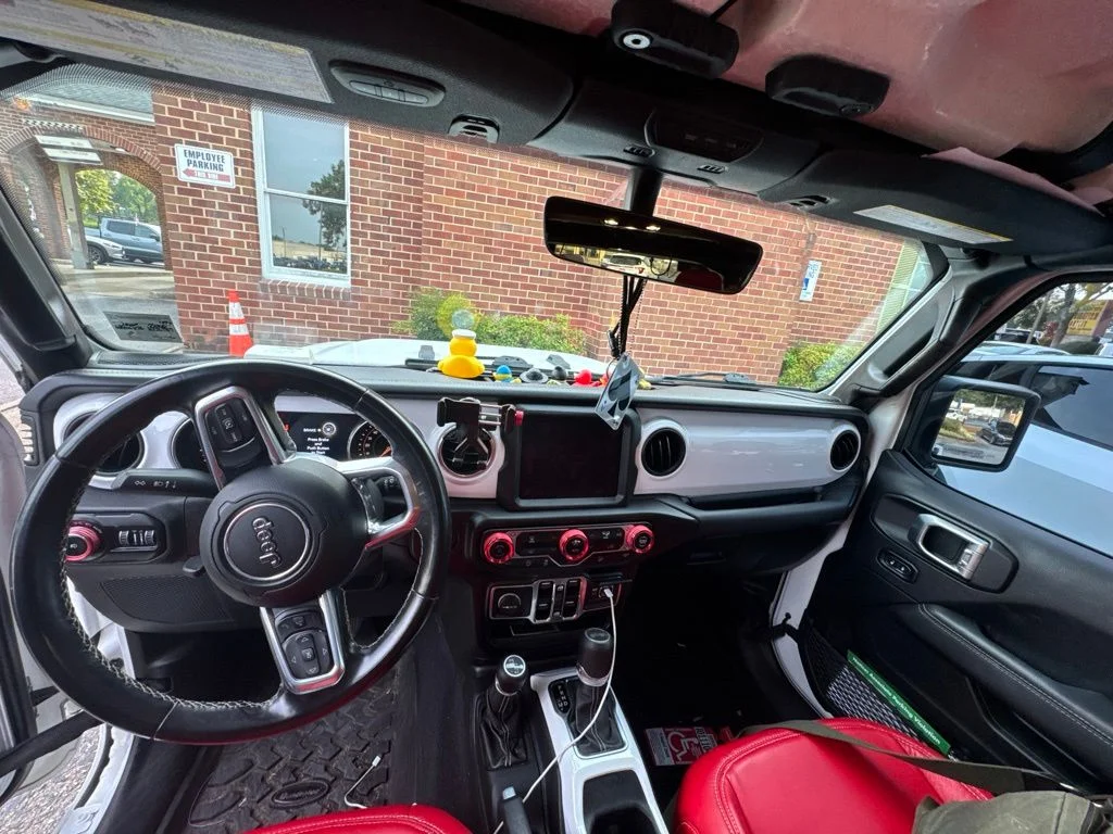 Used 2020 White/off-white Jeep Unlimited Sahara image 15