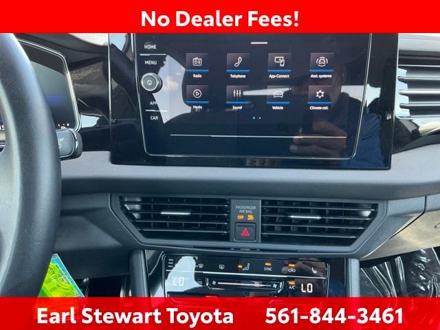 Used 2025 White Volkswagen 1.5T Sport image 32